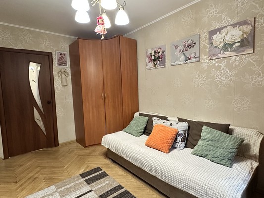 Продам трехкомнатную (3-комн.) квартиру, Лескова ул, 10кА, Москва г
