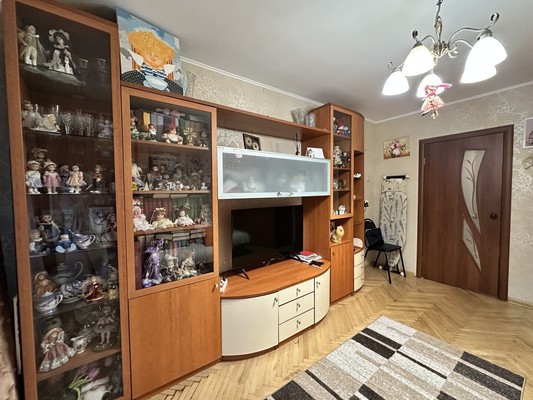 Продам трехкомнатную (3-комн.) квартиру, Лескова ул, 10кА, Москва г