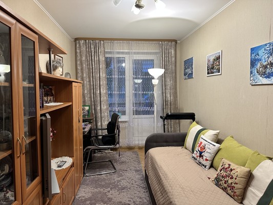 Продам трехкомнатную (3-комн.) квартиру, Лескова ул, 10кА, Москва г