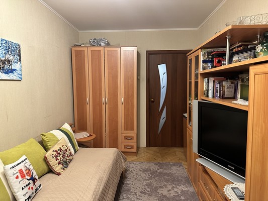 Продам трехкомнатную (3-комн.) квартиру, Лескова ул, 10кА, Москва г