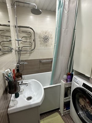 Продам трехкомнатную (3-комн.) квартиру, Лескова ул, 10кА, Москва г