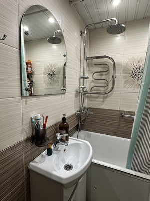 Продам трехкомнатную (3-комн.) квартиру, Лескова ул, 10кА, Москва г