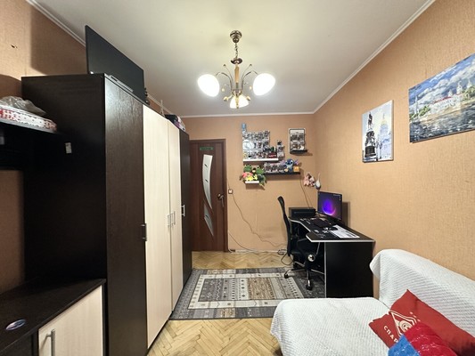 Продам трехкомнатную (3-комн.) квартиру, Лескова ул, 10кА, Москва г