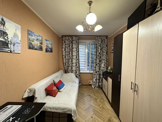 Продам трехкомнатную (3-комн.) квартиру, Лескова ул, 10кА, Москва г