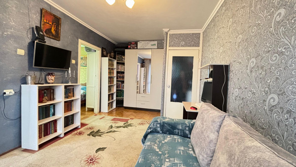 Продам трехкомнатную (3-комн.) квартиру, Ватутина ул, 19кА, Нальчик г