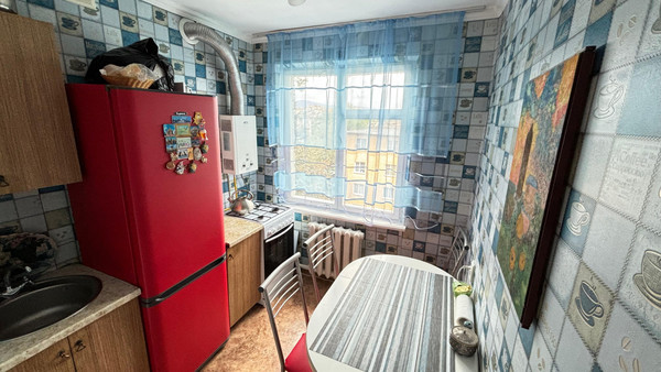 Продам трехкомнатную (3-комн.) квартиру, Ватутина ул, 19кА, Нальчик г