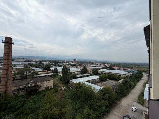 Продам трехкомнатную (3-комн.) квартиру, Шарданова ул, 48, Нальчик г