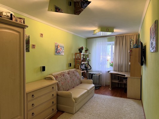 Продам двухкомнатную (2-комн.) квартиру, Крымских Партизан ул, 27, Симферополь г