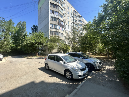 Продам трехкомнатную (3-комн.) квартиру, Залесская ул, 85, Симферополь г