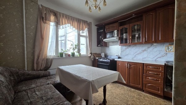 Продам трехкомнатную (3-комн.) квартиру, Луговой проезд, 8к1, Москва г