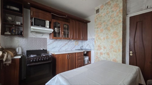 Продам трехкомнатную (3-комн.) квартиру, Луговой проезд, 8к1, Москва г