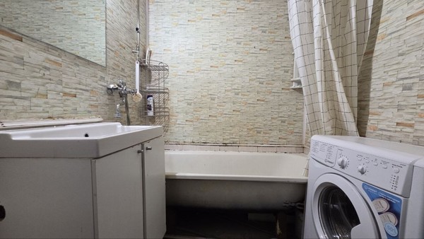Продам трехкомнатную (3-комн.) квартиру, Луговой проезд, 8к1, Москва г