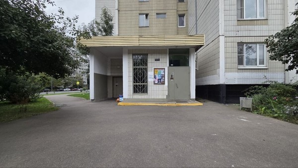 Продам трехкомнатную (3-комн.) квартиру, Луговой проезд, 8к1, Москва г