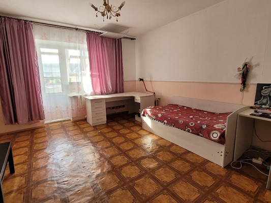 Продам трехкомнатную (3-комн.) квартиру, Чехова ул, 49, Ханты-Мансийск г