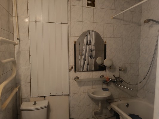 Продам двухкомнатную (2-комн.) квартиру, Ульянова Дмитрия ул, 3434, Ялта г