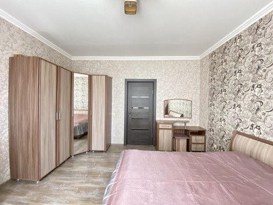 Продам трехкомнатную (3-комн.) квартиру, Жданова ул, 15, Ростов-на-Дону г
