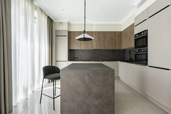 Продам трехкомнатную (3-комн.) квартиру, Янковского ул, 1к2, Москва г