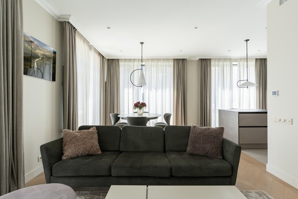 Продам трехкомнатную (3-комн.) квартиру, Янковского ул, 1к2, Москва г