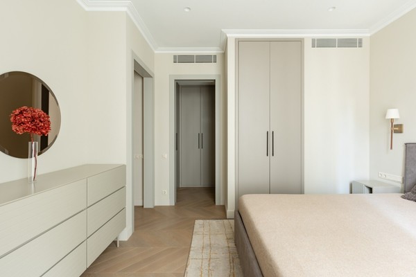 Продам трехкомнатную (3-комн.) квартиру, Янковского ул, 1к2, Москва г