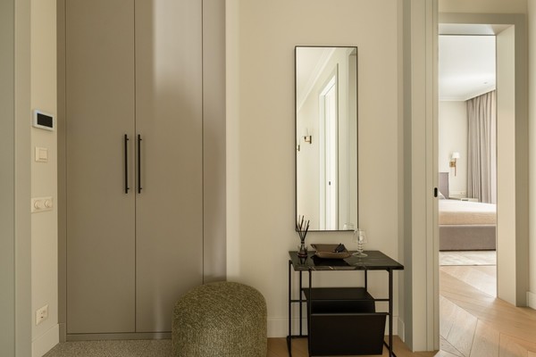 Продам трехкомнатную (3-комн.) квартиру, Янковского ул, 1к2, Москва г