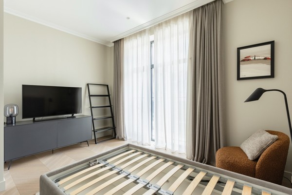 Продам трехкомнатную (3-комн.) квартиру, Янковского ул, 1к2, Москва г