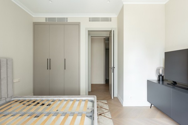 Продам трехкомнатную (3-комн.) квартиру, Янковского ул, 1к2, Москва г