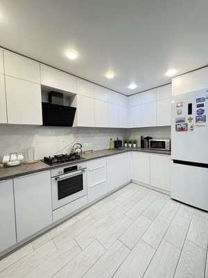 Продам трехкомнатную (3-комн.) квартиру, Лесная ул, 20, Руэм п