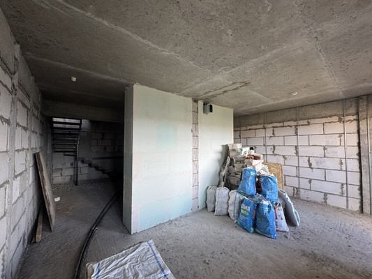 Продам трехкомнатную (3-комн.) квартиру, Дмитровская ул, 6А, Базарово д