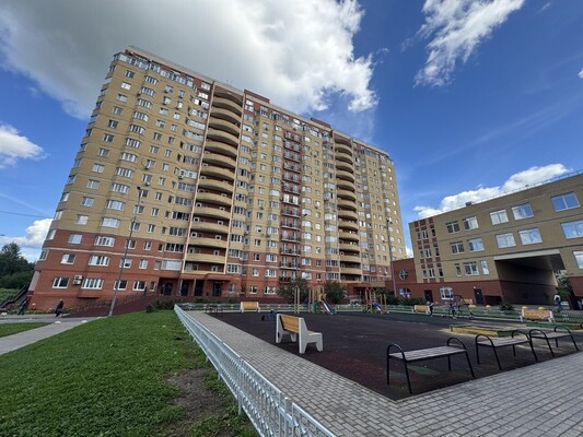 Продам трехкомнатную (3-комн.) квартиру, Дмитровская ул, 6А, Базарово д