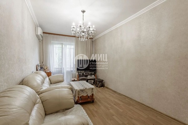 Продам двухкомнатную (2-комн.) квартиру, Затонная ул, 5к5, Москва г