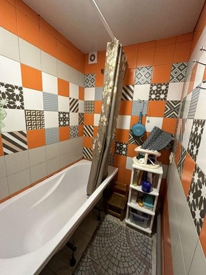 Сдам комнату в 6-комн. квартире, Заводской пр-кт, 36, Колпино г