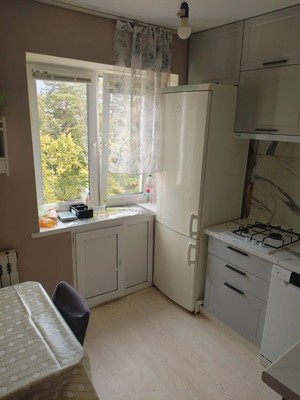 Продам двухкомнатную (2-комн.) квартиру, Героев Алексинцев ул, 6, Алексин г