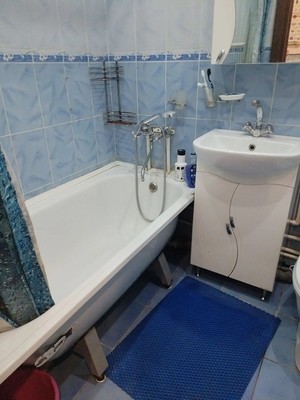 Продам двухкомнатную (2-комн.) квартиру, Героев Алексинцев ул, 6, Алексин г