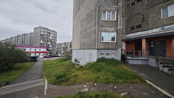 Продам трехкомнатную (3-комн.) квартиру, Вице-адмирала Падорина ул, 17, Североморск г