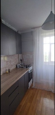 Продам трехкомнатную (3-комн.) квартиру, Пахотная ул, 3, Симферополь г