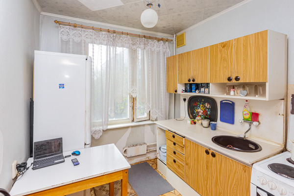 Продам однокомнатную (1-комн.) квартиру, Ореховый б-р, 39к2, Москва г