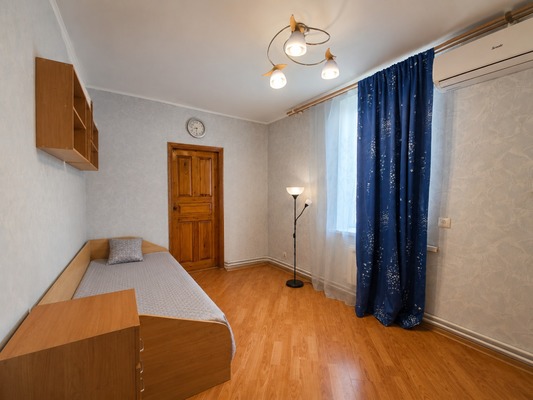 Продам трехкомнатную (3-комн.) квартиру, Обороны ул, 85, Ростов-на-Дону г