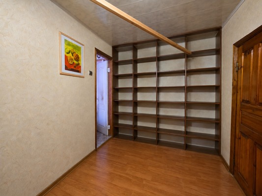 Продам трехкомнатную (3-комн.) квартиру, Обороны ул, 85, Ростов-на-Дону г