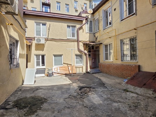 Продам трехкомнатную (3-комн.) квартиру, Обороны ул, 85, Ростов-на-Дону г