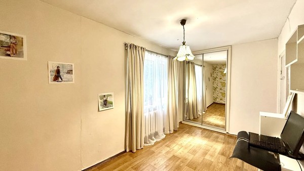 Продам двухкомнатную (2-комн.) квартиру, Крымских Партизан ул, 23, Симферополь г