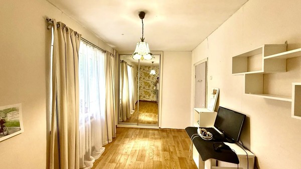 Продам двухкомнатную (2-комн.) квартиру, Крымских Партизан ул, 23, Симферополь г
