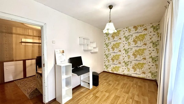 Продам двухкомнатную (2-комн.) квартиру, Крымских Партизан ул, 23, Симферополь г