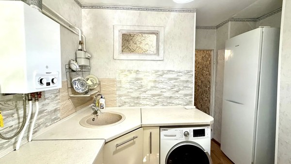 Продам двухкомнатную (2-комн.) квартиру, Крымских Партизан ул, 23, Симферополь г