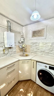 Продам двухкомнатную (2-комн.) квартиру, Крымских Партизан ул, 23, Симферополь г