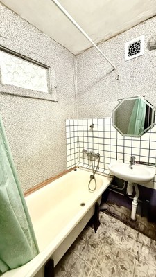 Продам двухкомнатную (2-комн.) квартиру, Крымских Партизан ул, 23, Симферополь г