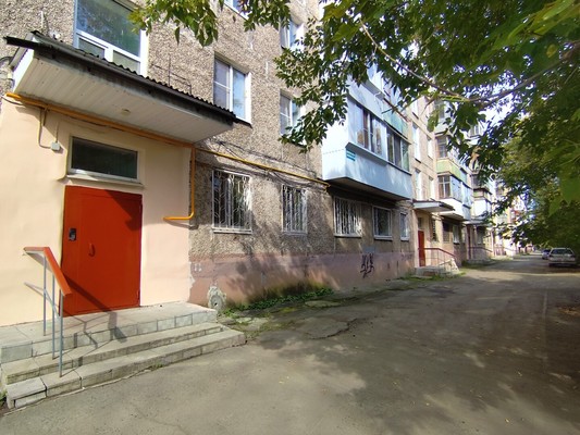 Продам двухкомнатную (2-комн.) квартиру, Чайковского ул, 104А, Нижний Тагил г