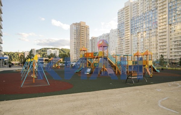 Продам трехкомнатную (3-комн.) квартиру, Лесников ул, 23, Красноярск г