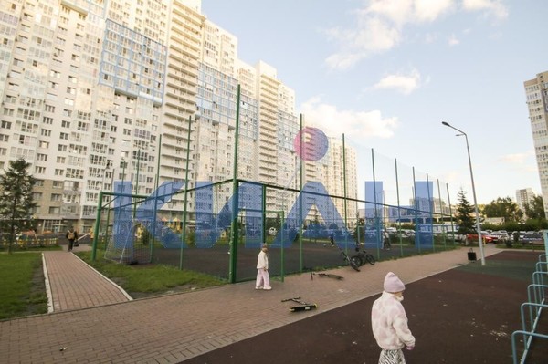 Продам трехкомнатную (3-комн.) квартиру, Лесников ул, 23, Красноярск г