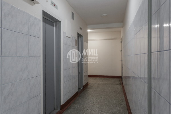 Продам двухкомнатную (2-комн.) квартиру, Затонная ул, 4, Москва г