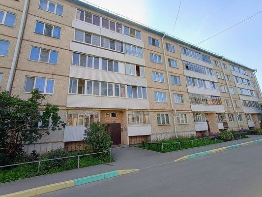 Продам двухкомнатную (2-комн.) квартиру, Строителей ул, 44а, Йошкар-Ола г